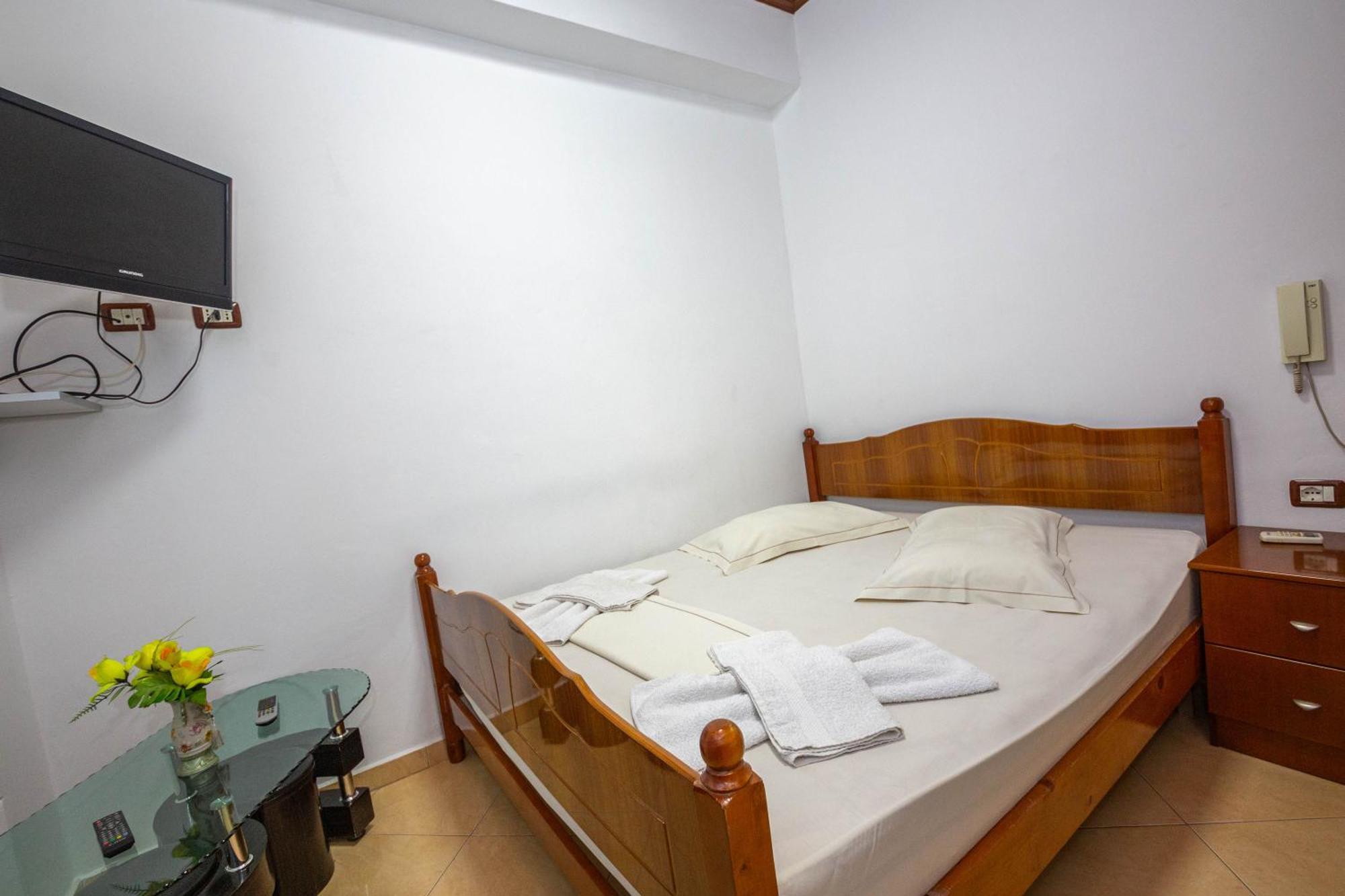 Hotel Shpella Berat Exterior foto
